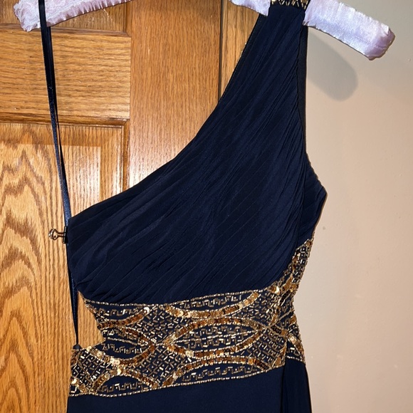 Prom dress - Picture 3 of 8